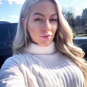 Meet your Posher, Aly